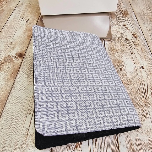 Authentic Givenchy Parfum Passport Embroidered Holder Case Grey Blue - Picture 3 of 5